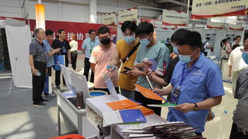 科技軍民協(xié)同 創(chuàng)新驅(qū)動(dòng)發(fā)展——河南省副省長霍金花蒞臨藍(lán)翎環(huán)科展區(qū)參觀指導(dǎo)